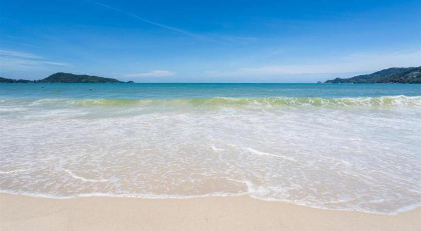 Long Beach Hotel Patong Buitenkant foto