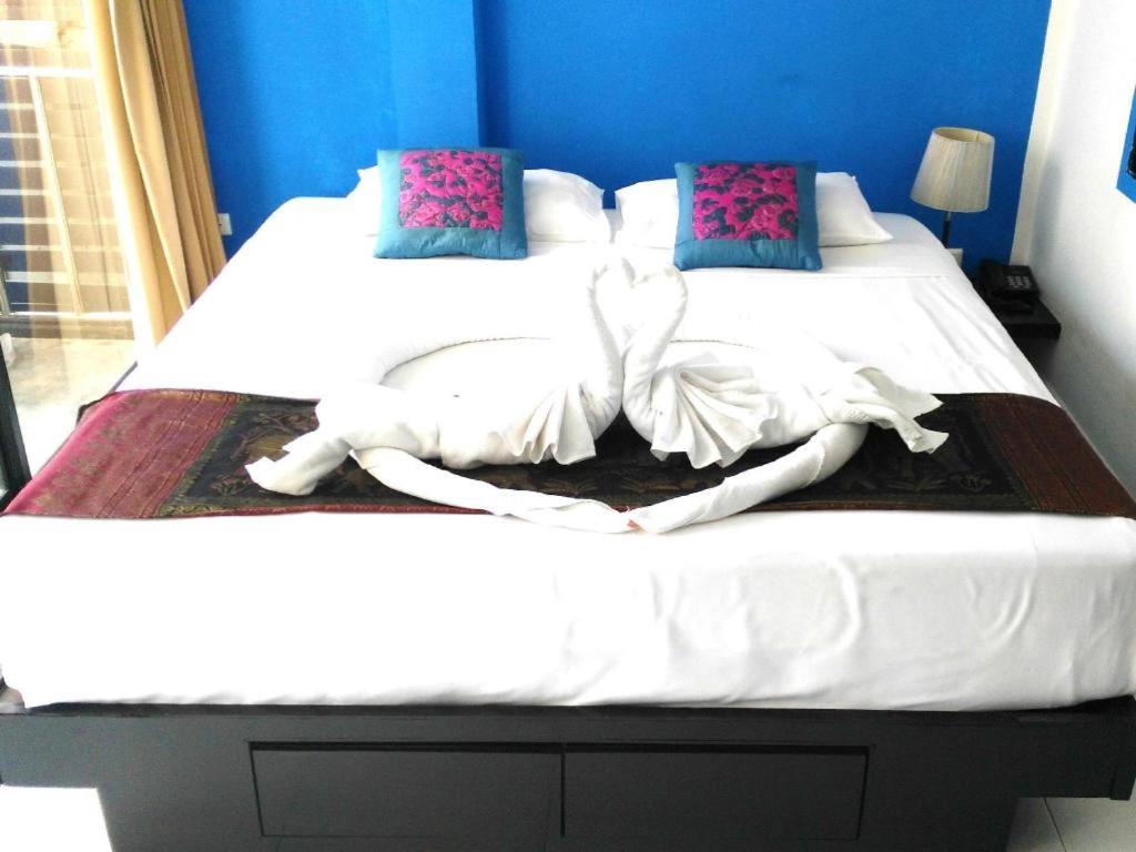 Long Beach Hotel Patong Buitenkant foto