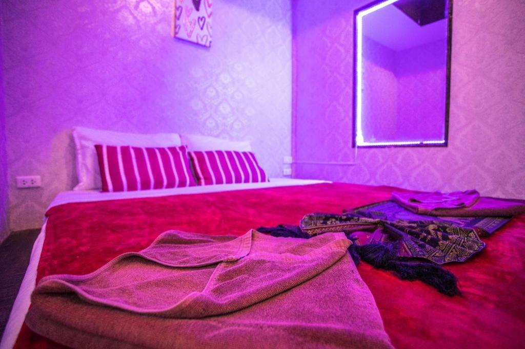Long Beach Hotel Patong Buitenkant foto