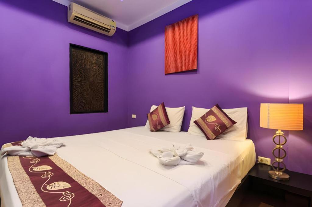 Long Beach Hotel Patong Buitenkant foto