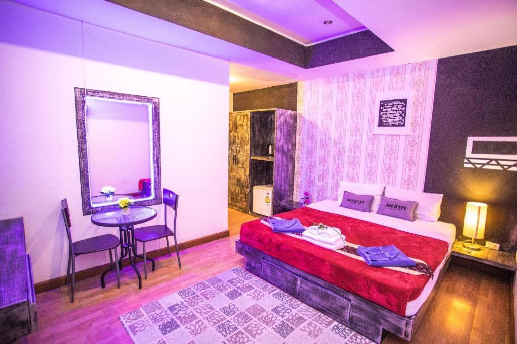 Long Beach Hotel Patong Buitenkant foto