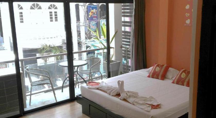 Long Beach Hotel Patong Buitenkant foto