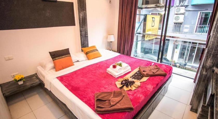 Long Beach Hotel Patong Buitenkant foto